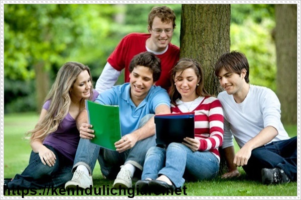 Trao đổi với bạn bè cách học nghe tiếng Hàn tốt