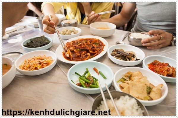 Rất kh&oacute; duy tr&igrave; dinh dưỡng thể h&igrave;nh dịp lễ hội