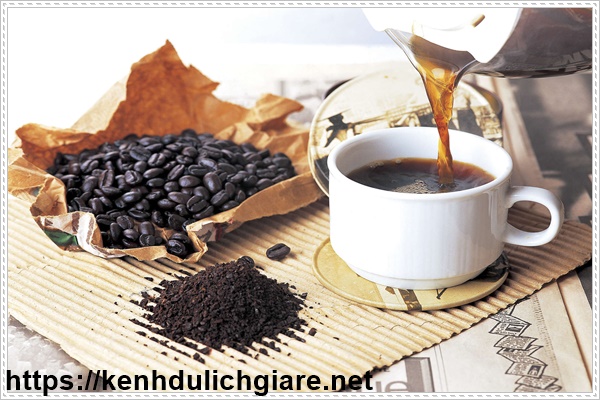 hướng dẫn khử m&ugrave;i nh&agrave; vệ sinh bằng cafe