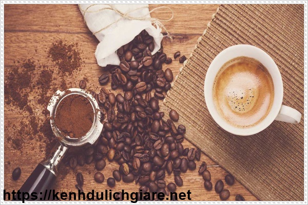 Một ly c&agrave; ph&ecirc; trong dinh dưỡng thể h&igrave;nh gi&uacute;p tập luyện tốt hơn